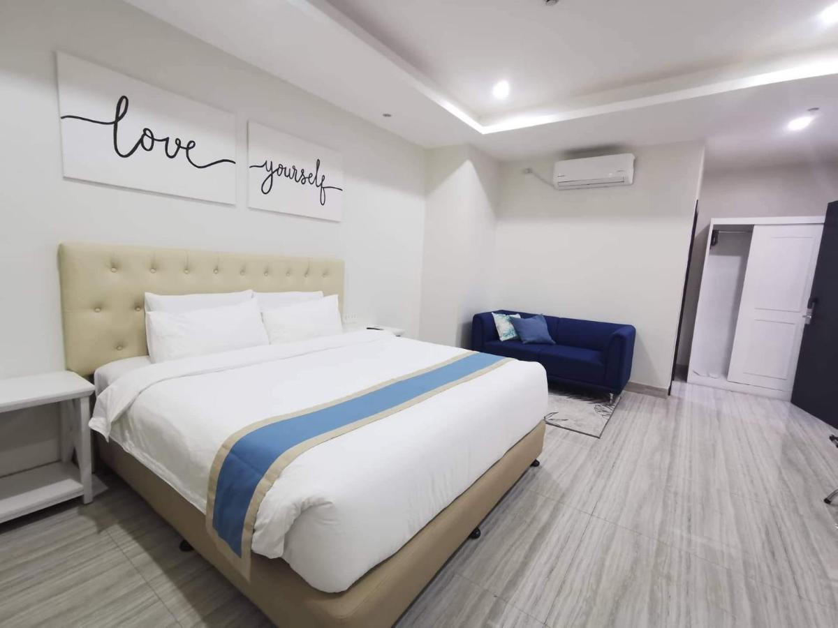 Hampton Suites Davao City Exterior foto