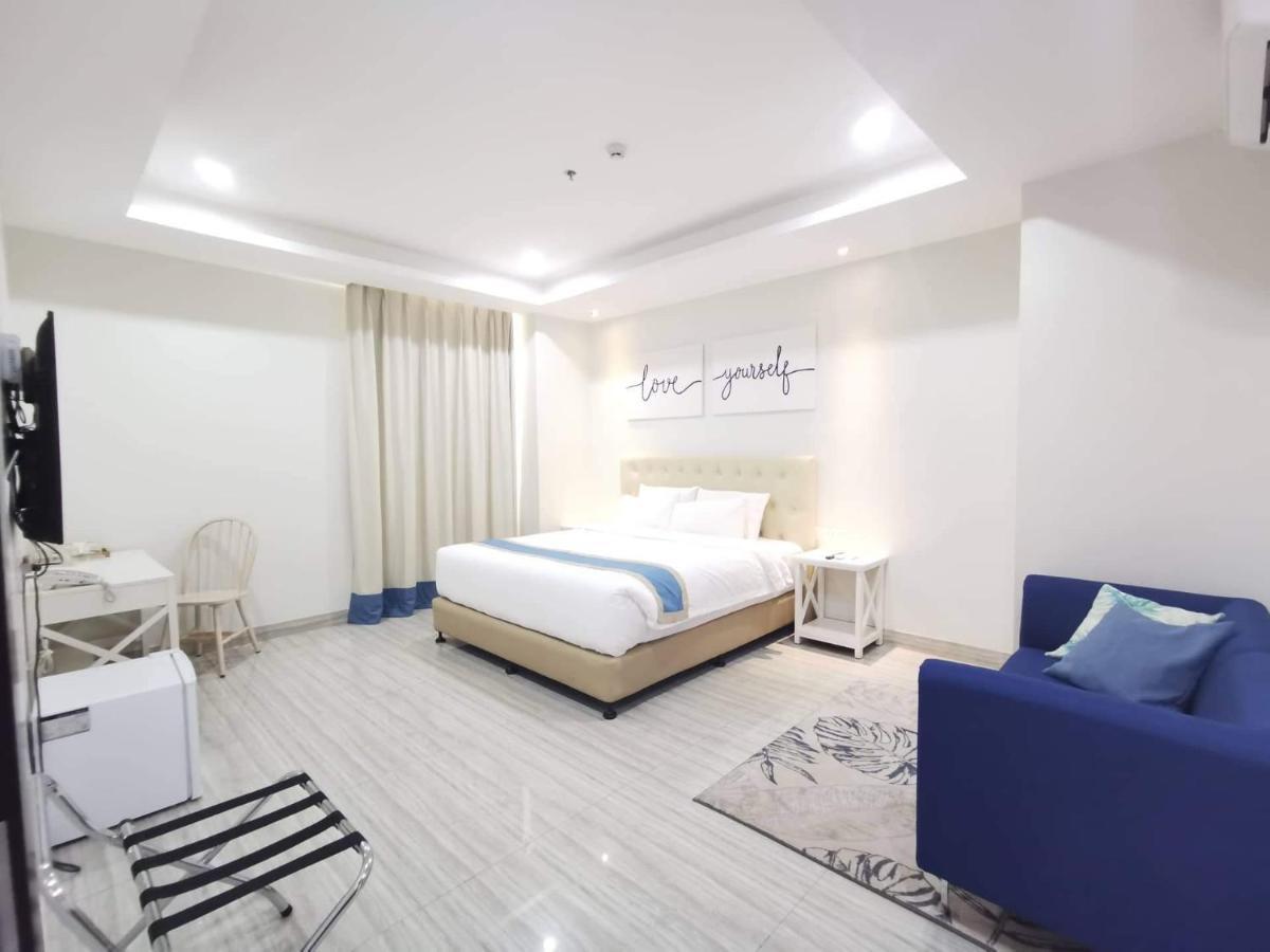 Hampton Suites Davao City Exterior foto