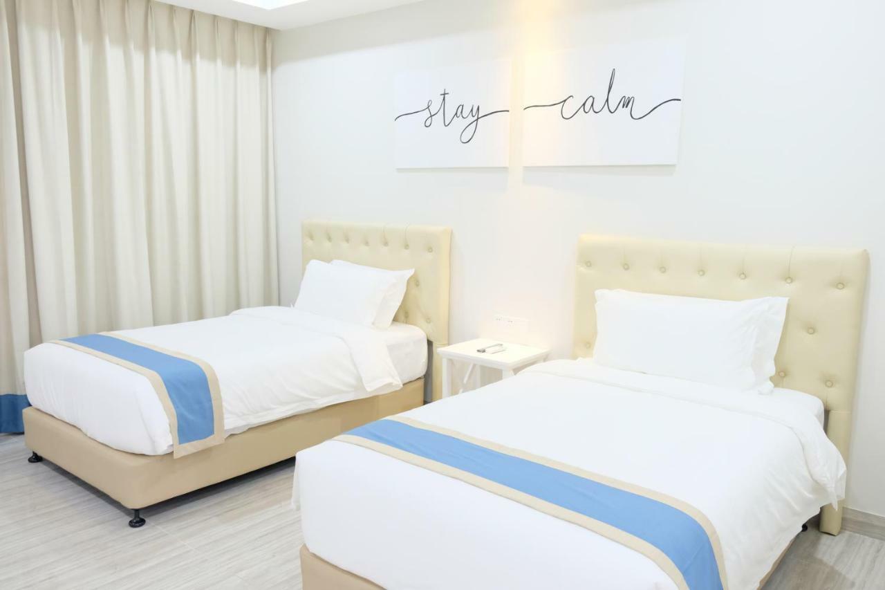 Hampton Suites Davao City Exterior foto