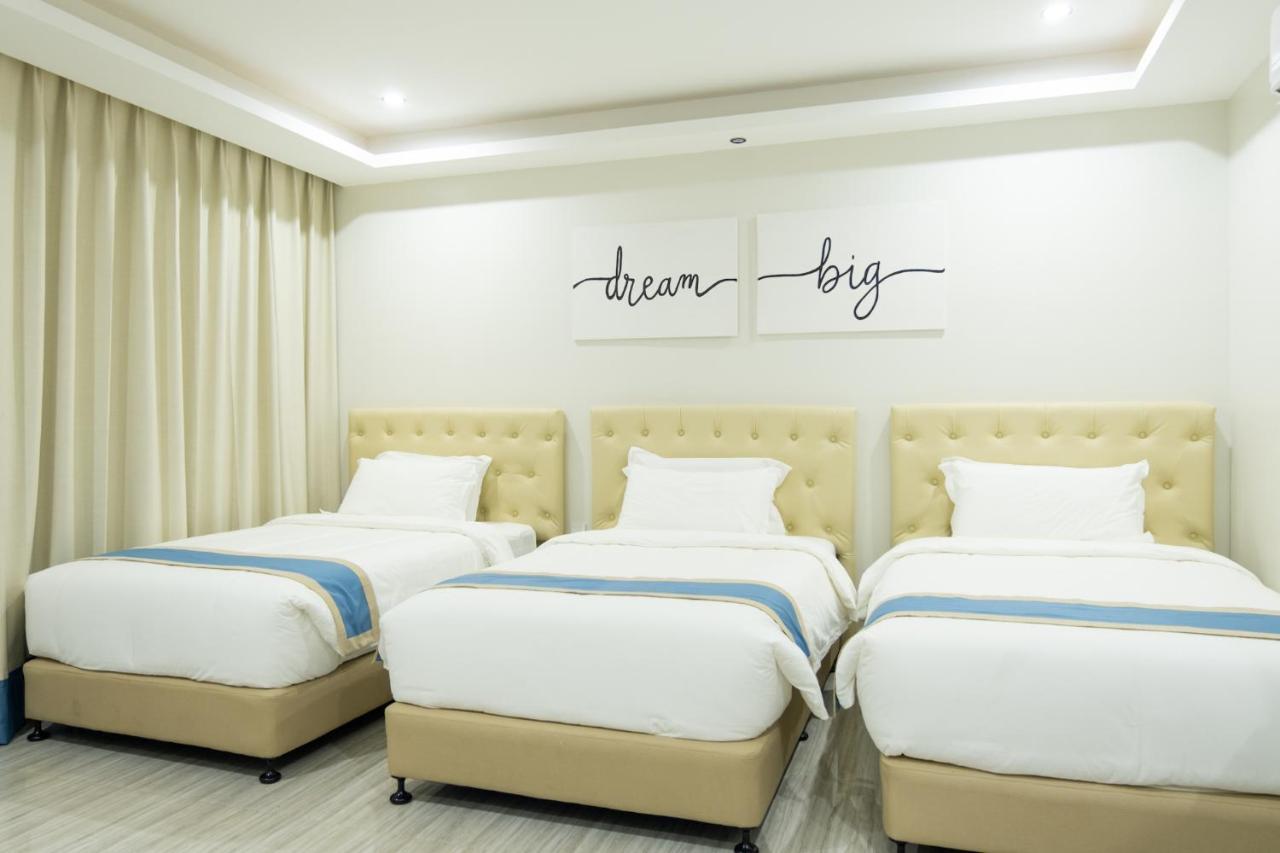 Hampton Suites Davao City Exterior foto