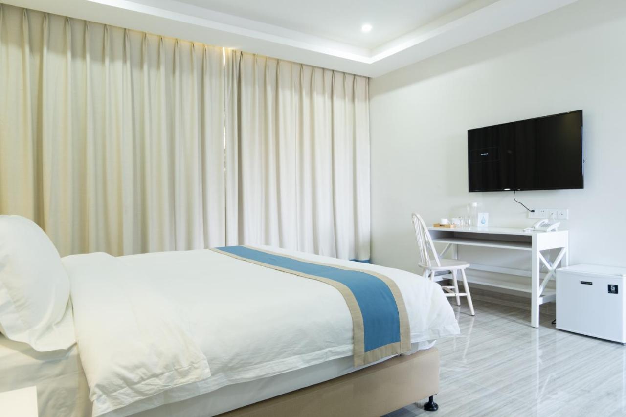 Hampton Suites Davao City Exterior foto