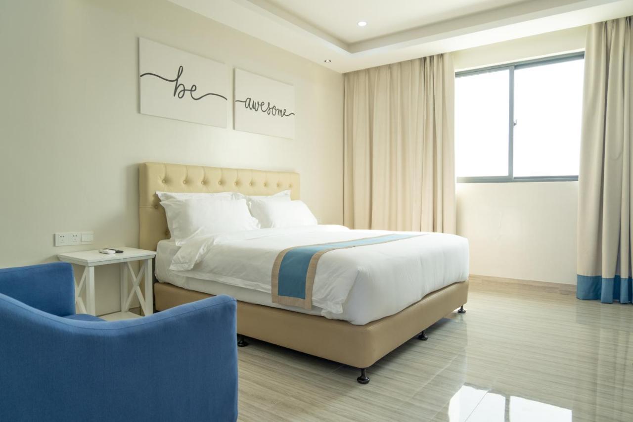Hampton Suites Davao City Exterior foto