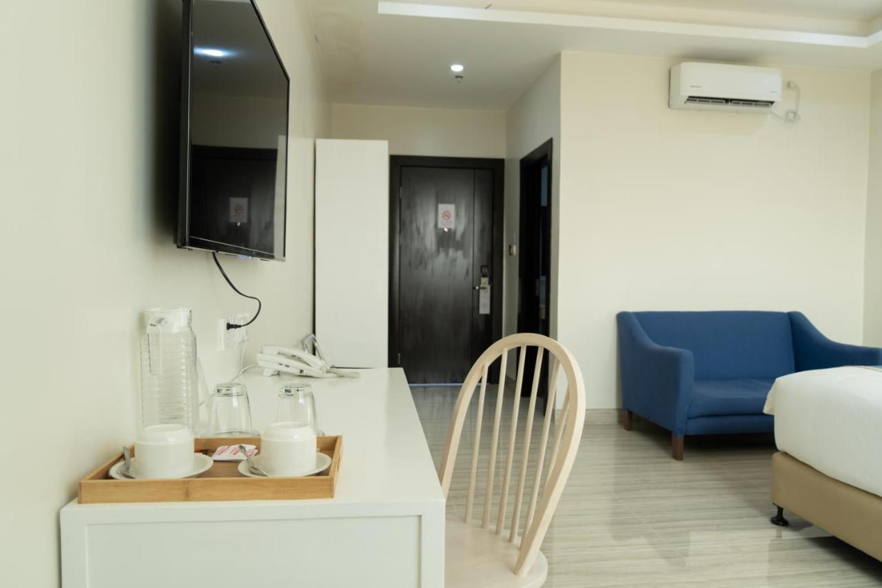 Hampton Suites Davao City Exterior foto