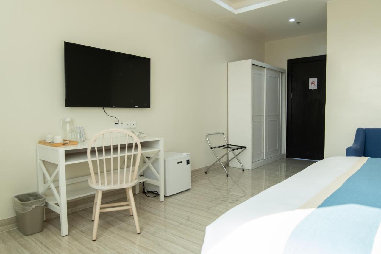 Hampton Suites Davao City Exterior foto