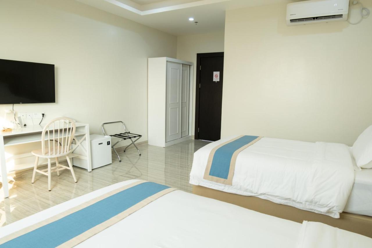 Hampton Suites Davao City Exterior foto