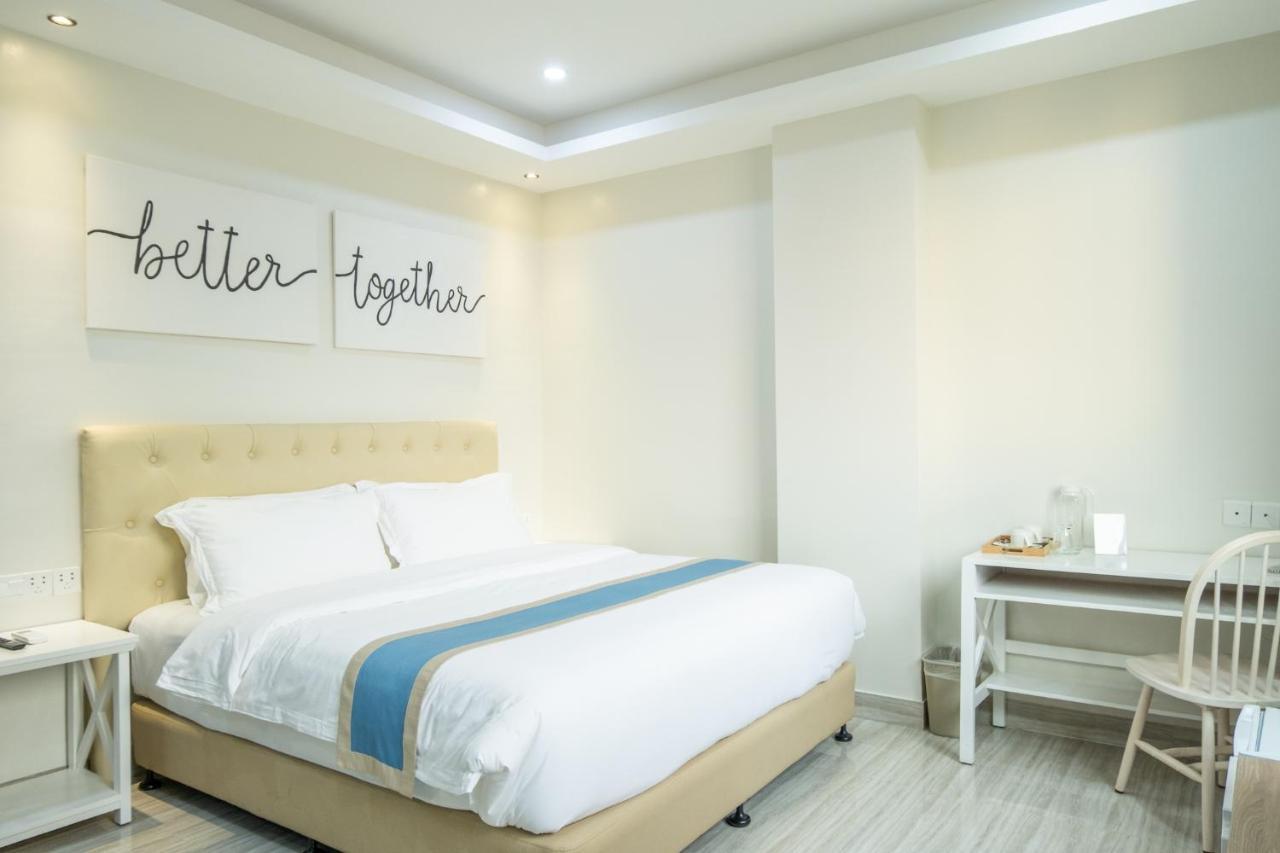 Hampton Suites Davao City Exterior foto